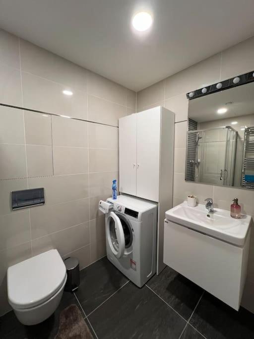 Comfort Flat With Great Location Прага Екстериор снимка